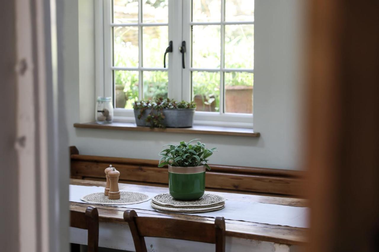 Coombers Mead Cottage テットベリー エクステリア 写真